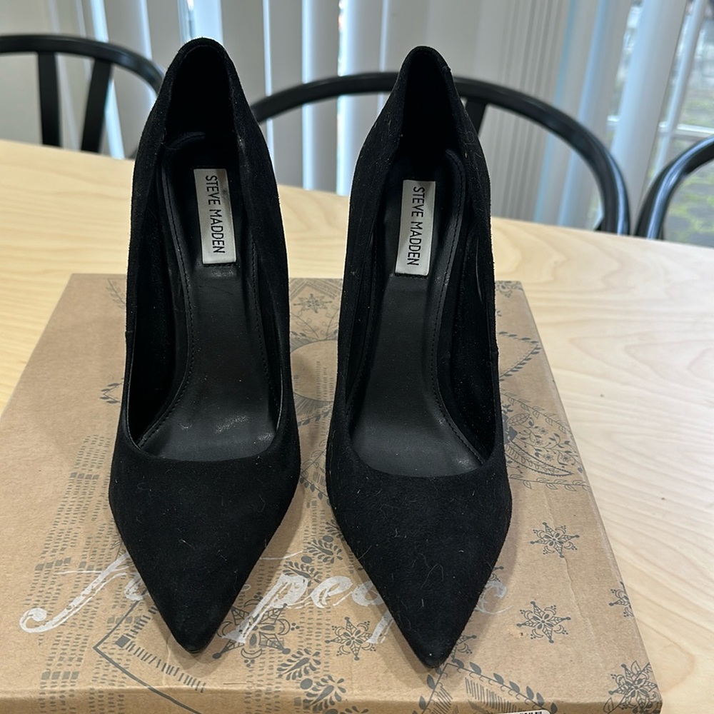 Black Steve Madden point tax faux suede pumps